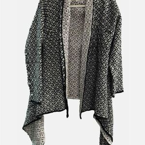 Women’s Fylo Black And White Cardigan Size XXL 2XL